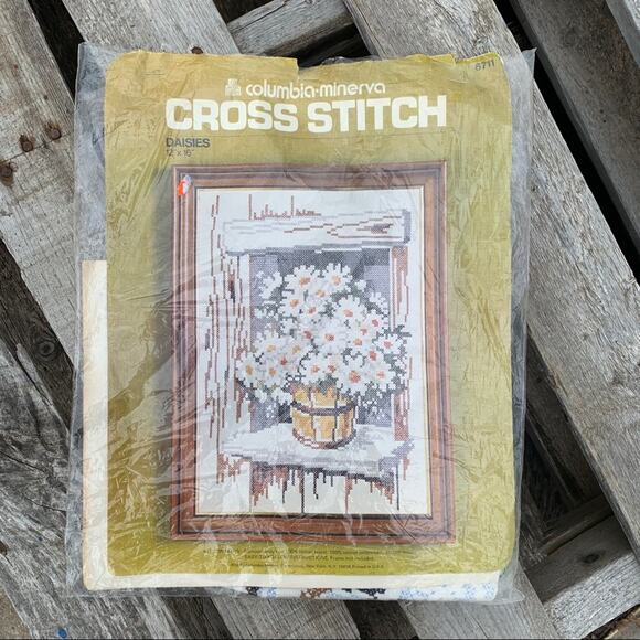 Vintage 1976 Daisies cross stitch kit - Picture 1 of 3